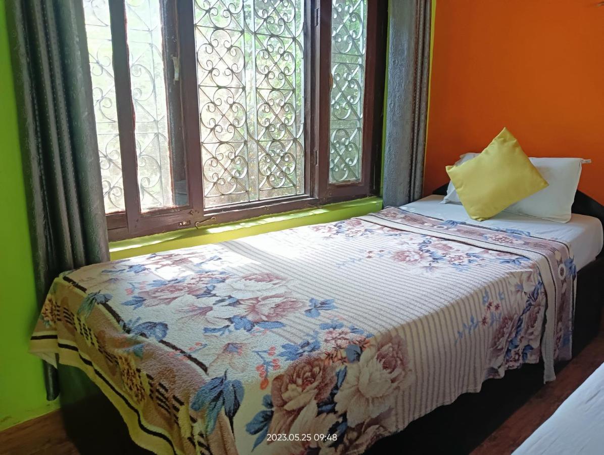 Hotel Butterfly - Peaceful Garden For Nature Lovers Sauraha Exterior photo